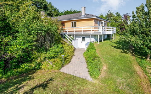 Albert - 300M from the Sea: Gebäude, Haus, Wohngebiet, Zuhause, Strauch, Dach, Hütte, Estate, Garten