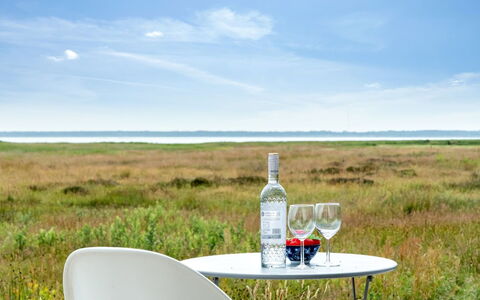 Farman - 150M from the Sea: Holz, Zuhause, Veranda, Deck, Hartholz, Dach, Holzbeize, Holzboden, Eco Hotel