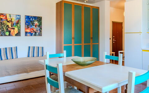 Casa al Lago: Möbel, Interior Design, Flooring, Holz, Fussboden, Zimmer, Decke, Esszimmer, Beleuchtung, Tabelle