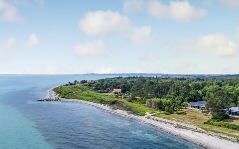 Donka - 25M from the Sea: Schwimmbad, Gartenmöbel, Möbel, Resort, Flagstone, Eco Hotel, Schatten, Stuhl, Freizeit, Estate
