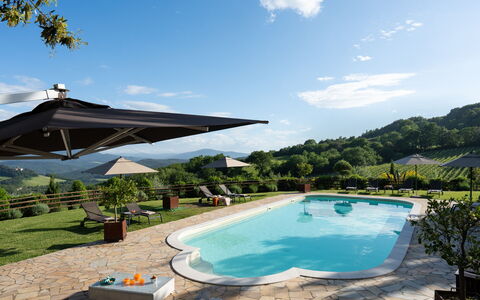 Villa Anna: Schwimmbad, Gartenmöbel, Regenschirm, Freizeit, Resort, Erholung, Schatten, Eco Hotel, Sonnenliege, Landscaping