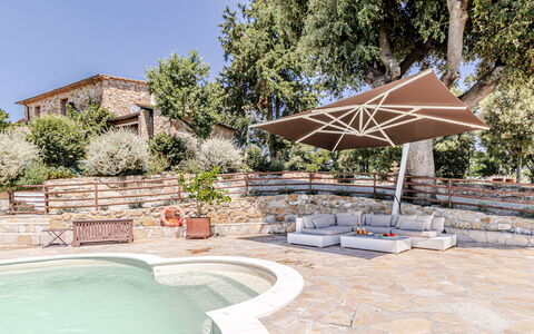Villa Anna: Gartenmöbel, Regenschirm, Möbel, Stuhl, Schwimmbad, Tisch Im Freien, Schatten, Flagstone, Terrasse, Garten
