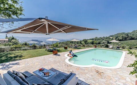 Villa Anna: Regenschirm, Schwimmbad, Freizeit, Gartenmöbel, Schatten, Resort, Eco Hotel, Estate, Garten, Landscaping