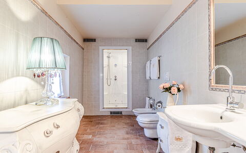 Villa Anna: Interior Design, Armatur, Badezimmer, Flooring, Zapfhahn, Fussboden, Sinken, Installation, Möbel, Bad Sink