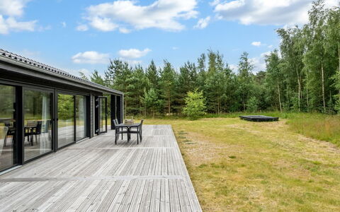 Sighvat - 300M from the Sea: Holz, Zuhause, Veranda, Deck, Hartholz, Dach, Holzbeize, Holzboden, Eco Hotel