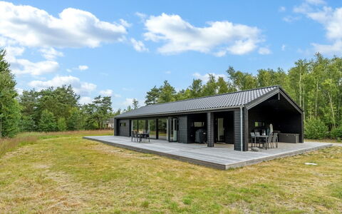 Sighvat - 300M from the Sea: Holz, Zuhause, Veranda, Deck, Hartholz, Dach, Holzbeize, Holzboden, Eco Hotel