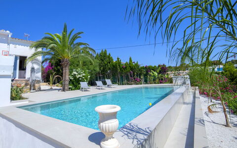 El Retiro: Blau, Schwimmbad, Resort, Hazienda, Landscaping, Eco Hotel, Estate, Villa, Blumentopf