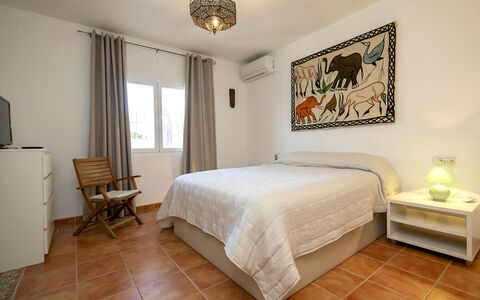 El Retiro: Bett, Möbel, Interior Design, Schlafzimmer, Fussboden, Bedding, Bettdecke, Flooring, Holz, Decke