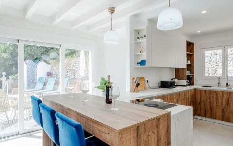 Brisa del Mar: Möbel, Countertop, Küche, Interior Design, Cabinetry, Flooring, Holz, Fussboden, Decke, Küchengerät