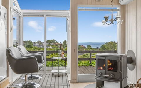 Teja - 100M from the Sea: Möbel, Interior Design, Flooring, Wohnzimmer, Stuhl, Fussboden, Haushaltsgerät, Couch, Zimmer, Fernsehen