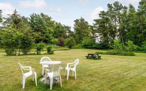 Hoat - 1.7Km from the Sea: Wiese, Grundstueck, Garten, Rasen, Wiese, Weide, Landscaping, Park, Plantage, Immergrün