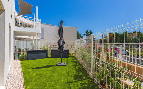 Le Lavandou 450: Garten, Zaun, Rasen, Landscaping, Kunstrasen, Garten, Schatten, Home Fechten, Hinterhof, Hof