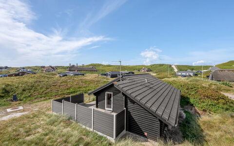 Georg - 200M from the Sea: Gras, Wiese, Grundstueck, Hütte, Ländliches Gebiet, Wiese, Gartenbauten, Garten, Schuppen