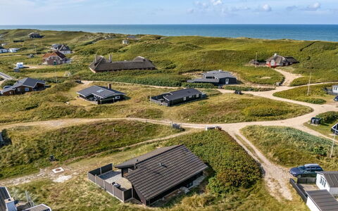 Georg - 200M from the Sea: Gras, Wiese, Grundstueck, Hütte, Ländliches Gebiet, Wiese, Gartenbauten, Garten, Schuppen