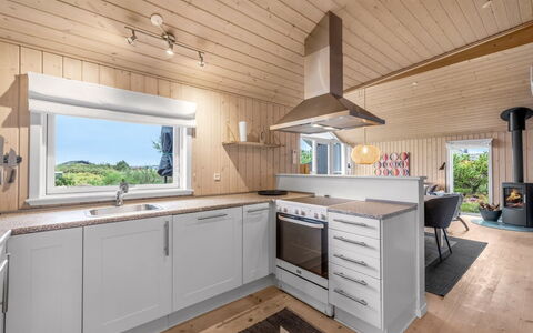 Effie - 500M from the Sea: Flooring, Holz, Küche, Fussboden, Decke, Interior Design, Countertop, Küchengerät, Holzboden, Major Appliance