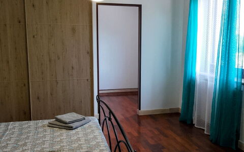 Villa Ginevra: Bett, Interior Design, Schlafzimmer, Möbel, Fussboden, Flooring, Holz, Bettdecke, Bedding, Zimmer