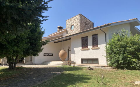 Villa Ginevra: Gebäude, Haus, Zuhause, Wohngebiet, Die Architektur, Dach, Menschliche Siedlung, Tür, Estate, Hütte