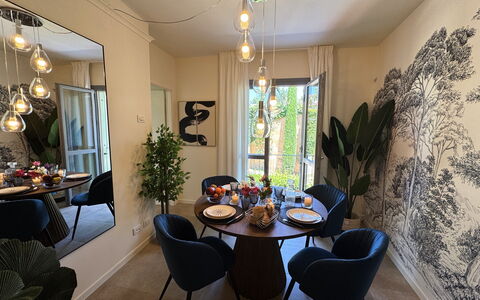 Ai Cantici: Möbel, Interior Design, Flooring, Tabelle, Stuhl, Zimmer, Fussboden, Esszimmer, Küche & Esszimmer Tisch, Decke
