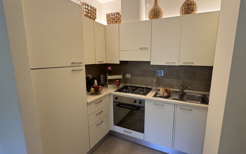 Ai Cantici: Küche, Küchengerät, Major Appliance, Countertop, Flooring, Interior Design, Cabinetry, Fussboden, Herd, Herd