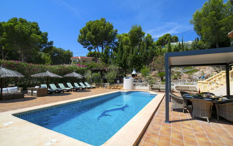 Gekko: Schwimmbad, Gartenmöbel, Resort, Regenschirm, Freizeit, Eco Hotel, Sonnenliege, Schatten, Garten, Landscaping