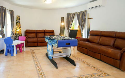 Gekko: Interior Design, Möbel, Flooring, Fussboden, Couch, Decke, Zimmer, Beleuchtung, Wohnzimmer, Wohnung