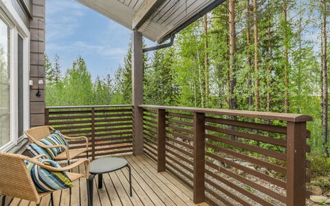 Joutsen: Grundstueck, Estate, Veranda, Landscaping, Hartholz, Eco Hotel, Gartenbauten, Deck, Bauernhaus, Walkway