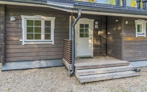 Joutsen: Gartenmöbel, Strauch, Haus, Tisch Im Freien, Möbel, Zuhause, Garten, Rasen, Hinterhof, Estate