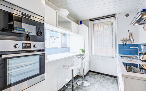 Tour Carrée: Baum, Haus, Hütte, Zuhause, Ländliches Gebiet, Landschaft, Hügel, Grundstueck, Bergstation