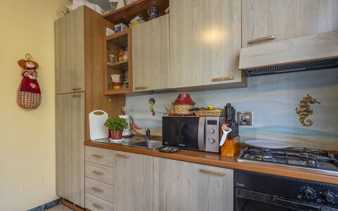 Attico Marino: Holz, Küchengerät, Küche, Major Appliance, Interior Design, Countertop, Cabinetry, Flooring, Zimmer, Möbel