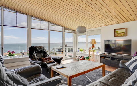 Fani - 150M from the Sea: Möbel, Holz, Interior Design, Fussboden, Decke, Flooring, Couch, Zuhause, Wohnzimmer, Holzboden