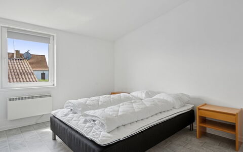 Fani - 150M from the Sea: Schlafzimmer, Holz, Fussboden, Bett, Flooring, Bedding, Bettdecke, Decke, Interior Design, Bettrahmen