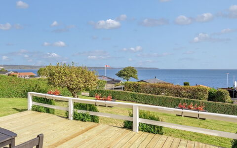 Fani - 150M from the Sea: Himmel, Wolke, Meer, Küsten Und Ozeanische Forms, Küste, Ozean, Schatten, Ufer, Walkway, Landscaping