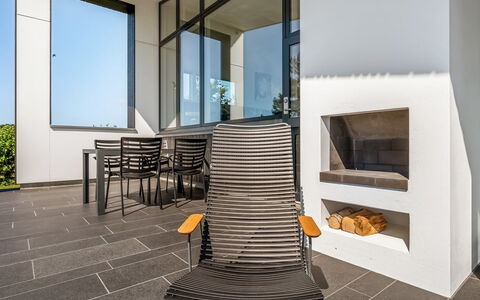 Nille - 30M from the Sea: Holz, Zuhause, Veranda, Deck, Hartholz, Dach, Holzbeize, Holzboden, Eco Hotel