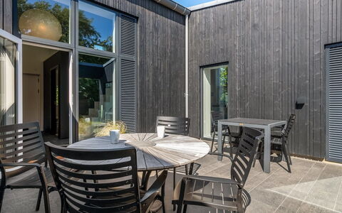 Nille - 30M from the Sea: Holz, Zuhause, Veranda, Deck, Hartholz, Dach, Holzbeize, Holzboden, Eco Hotel