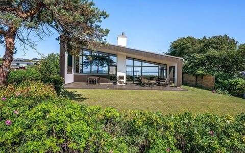 Nille - 30M from the Sea: Holz, Zuhause, Veranda, Deck, Hartholz, Dach, Holzbeize, Holzboden, Eco Hotel
