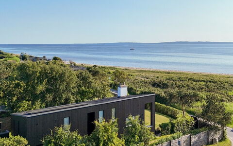 Nille - 30M from the Sea: Holz, Zuhause, Veranda, Deck, Hartholz, Dach, Holzbeize, Holzboden, Eco Hotel