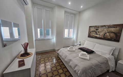 Il Cervo In Città: Fussboden, Flooring, Holz, Interior Design, Wohnung, Zimmer, Schlafzimmer, Decke, Bett, Holzbeize
