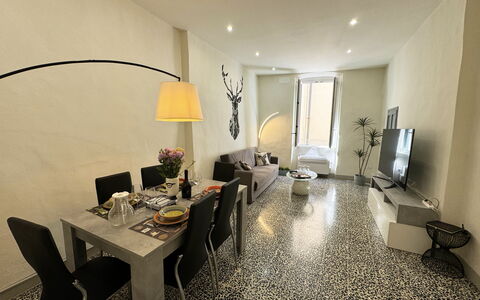 Il Cervo In Città: Interior Design, Möbel, Flooring, Fussboden, Decke, Beleuchtung, Tabelle, Zimmer, Wohnzimmer, Stuhl