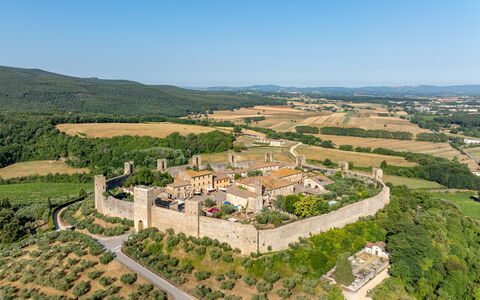 Casa La Cedrina, Pool, Lornano: Landschaft, Dorf, Vogelperspektive, Luftaufnahmen, Landscaping, Befestigung, Plantage, Schloss