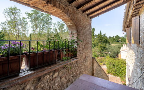 Casa La Cedrina, Pool, Lornano: Wand, Backstein, Steinwand, Mauerwerk, Garten, Hazienda, Zimmerpflanze, Hinterhof, Balkon, Blumentopf