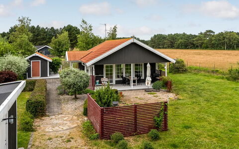 Thine - 800M from the Sea: Holz, Möbel, Wohnung, Zimmer, Decke, Holzbeize, Stuhl, Hartholz, Lack, Holz