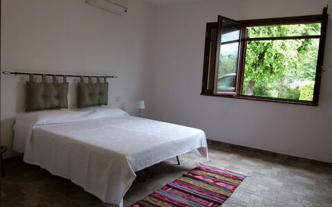 Casa Salvia, Ac, Wifi, Narni: Möbel, Fussboden, Flooring, Bett, Schlafzimmer, Interior Design, Holz, Bettdecke, Bedding, Zimmer