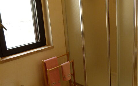Casa Salvia, Ac, Wifi, Narni: Armatur, Badezimmer, Flooring, Fussboden, Installation, Duschtür, Fliese, Dusche, Zimmer, Glas