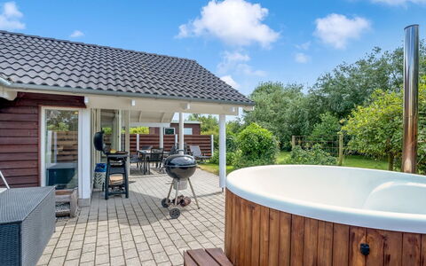 Mika - 800M from the Sea: Zuhause, Hütte, Veranda, Abstellgleis, Bauernhaus, Outdoor Struktur