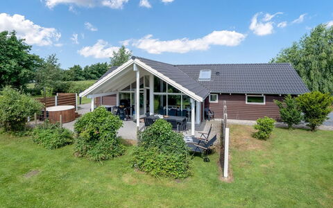 Mika - 800M from the Sea: Zuhause, Hütte, Veranda, Abstellgleis, Bauernhaus, Outdoor Struktur