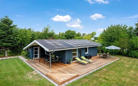 Ellie - 500M from the Sea: Hütte, Hinterhof, Garten, Gartenbauten, Schuppen, Abstellgleis, Gartenmöbel, Blockhaus, Outdoor Struktur, Hütte