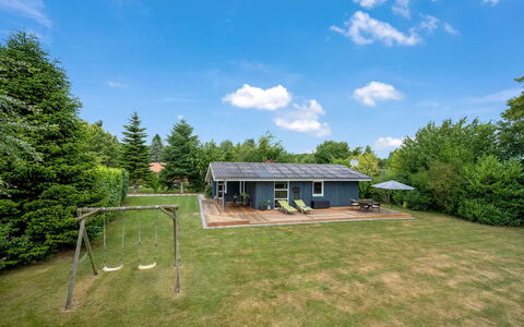 Ellie - 500M from the Sea: Hütte, Hinterhof, Garten, Gartenbauten, Schuppen, Abstellgleis, Gartenmöbel, Blockhaus, Outdoor Struktur, Hütte