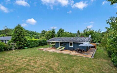 Ellie - 500M from the Sea: Hütte, Hinterhof, Garten, Gartenbauten, Schuppen, Abstellgleis, Gartenmöbel, Blockhaus, Outdoor Struktur, Hütte