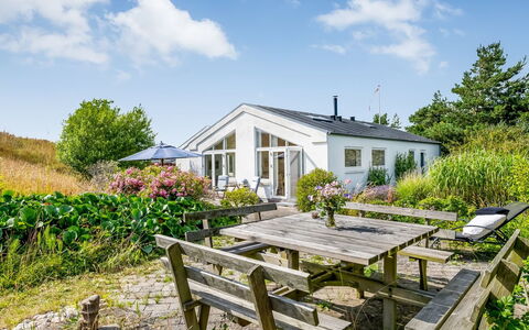 Idalia - 600M from the Sea: Dach, Haus, Zuhause, Hütte, Abstellgleis, Estate, Auffahrt, Gartenbauten, Garten, Schuppen