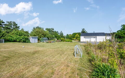 Idalia - 600M from the Sea: Dach, Haus, Zuhause, Hütte, Abstellgleis, Estate, Auffahrt, Gartenbauten, Garten, Schuppen